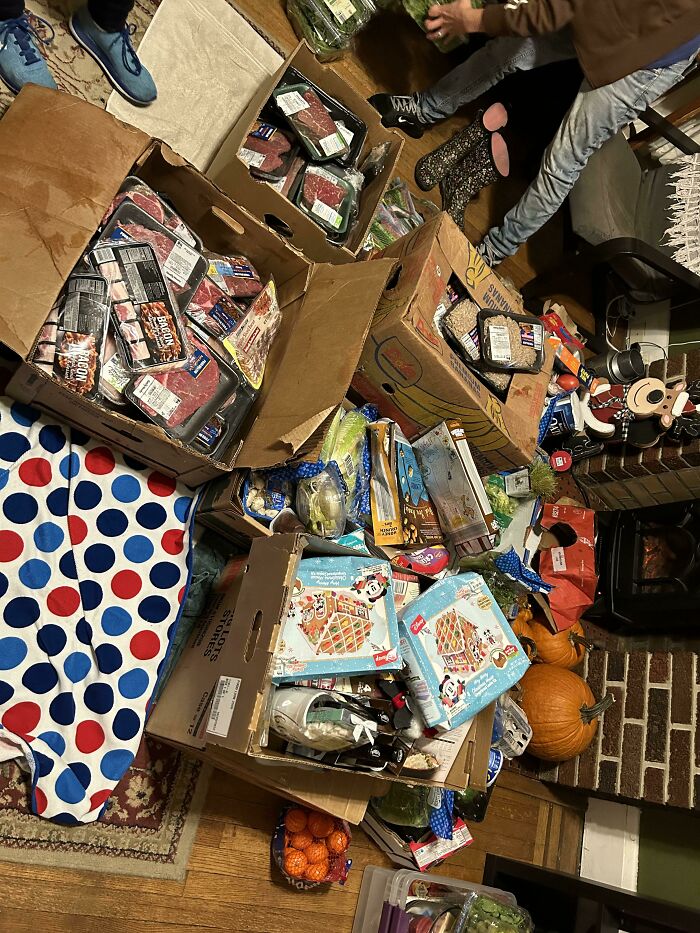 So Much Meat! This Haul Definitely Helped Us Stock Our Freezers. We Smell Test Every Meat And Repackage It Before Freezing. Everything Passed The Smell Test. Ground Beef, Steaks, Roasts! Along With A Lot Of Fresh Fruits And Veggies. The Amount Of Money We Save From Diving Is Absurd