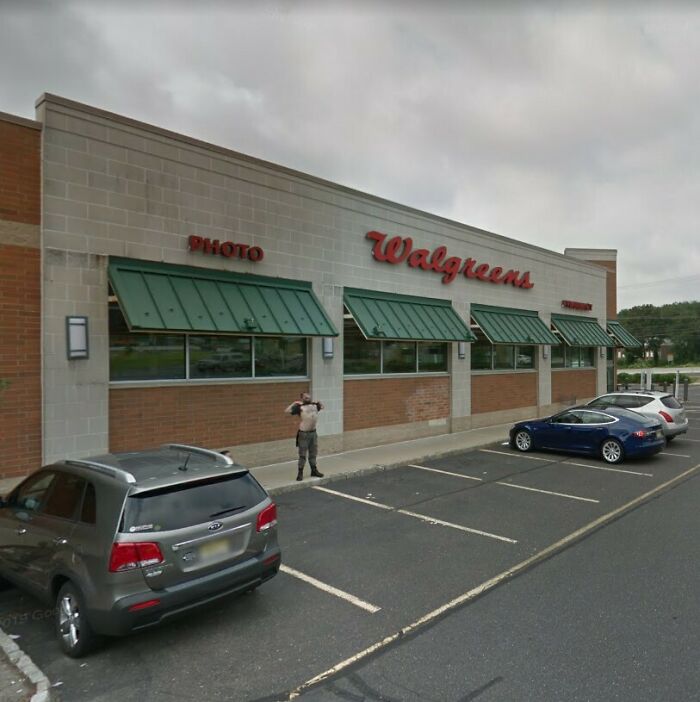 Encontrado mientras buscaba una dirección para el trabajo. Me alegró el día