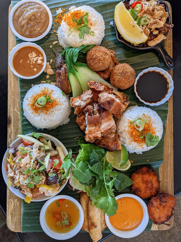 Filipino Boodle Fight