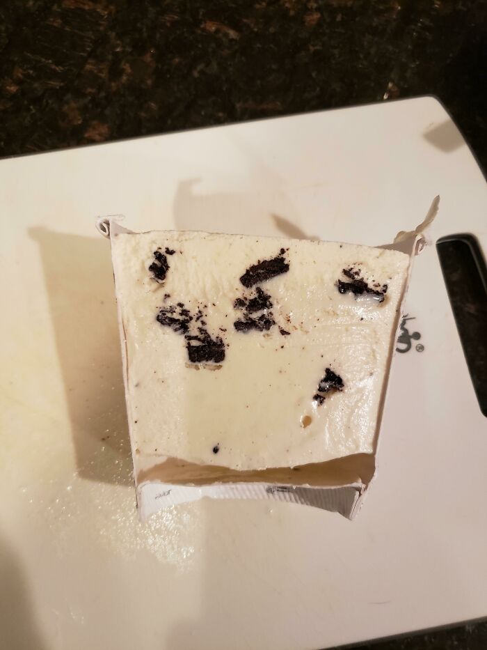 The Bastards Got Me. 14 Oz Ice Cream In The Same 1 Pint Package. Yes That's An Air Gap To Try And Hide It