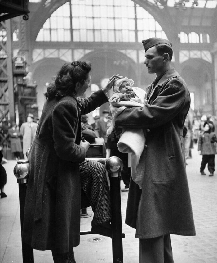Soldier Of The Us 4th Infantry Division Bidding Farewell To His Wife And Baby At Penn Station, New York, 1944