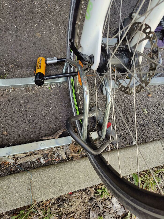 How I Found My Bike When Leaving Work Today (I Only Have One U-Lock)