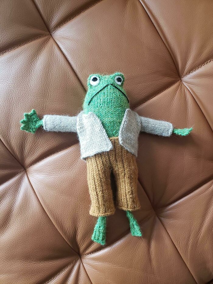 He's Not Naked Anymore, But He's Too Fat For His Jacket