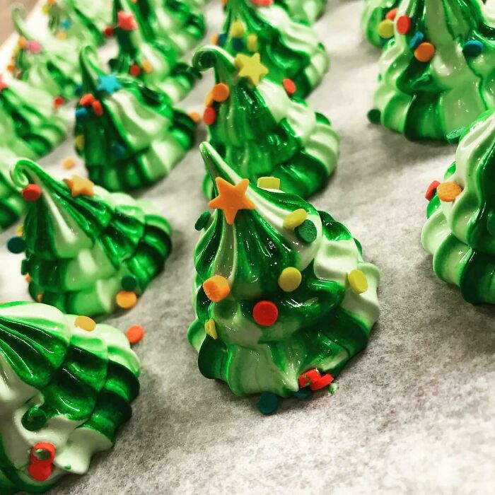 Christmas Tree Meringues
