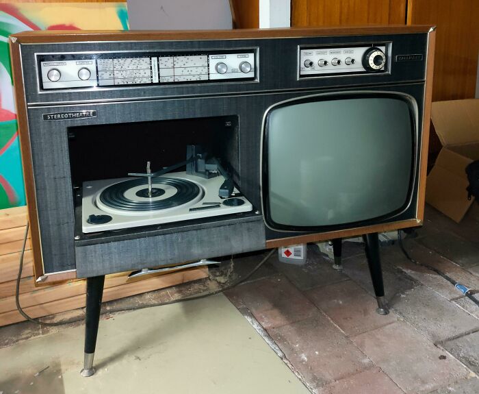 Estaba limpiando la casa de mi difunto abuelo y me encontré con esto