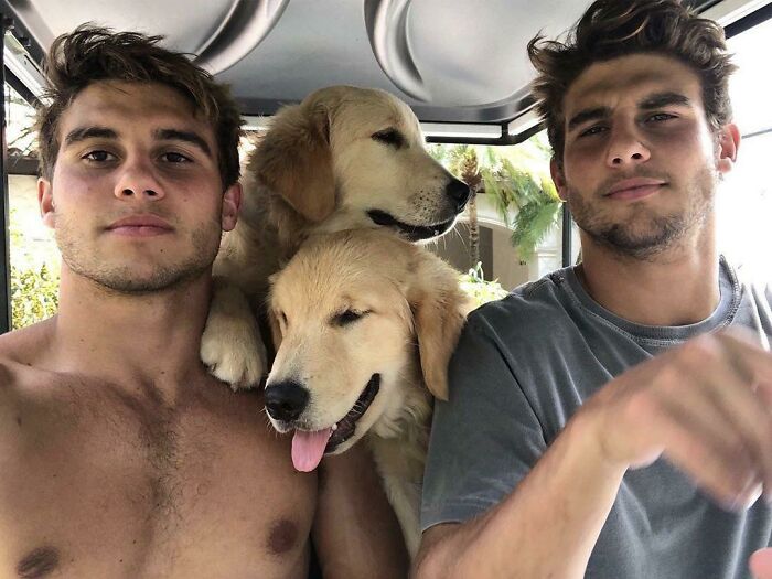 Mi gemelo y yo con nuestros perros gemelos