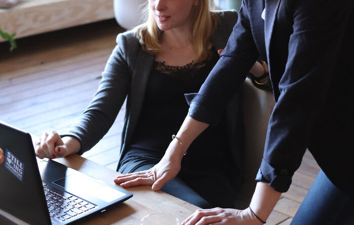 35 Workplace Behaviors That People Say Are Actually Toxic