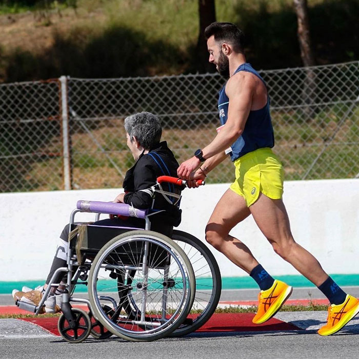 Mother-Son Duo Hold The Guinness World Record For “Fastest Marathon Pushing A Wheelchair,” And The Internet Can’t Get Enough Mother-Son Duo Hold The Guinness World Record For “Fastest Marathon Pushing A Wheelchair,” And The Internet Can’t Get Enough
