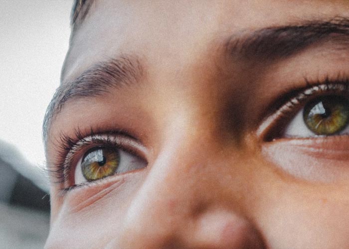 31 “Small, Low-Key Signs” That A Person Is Really Intelligent