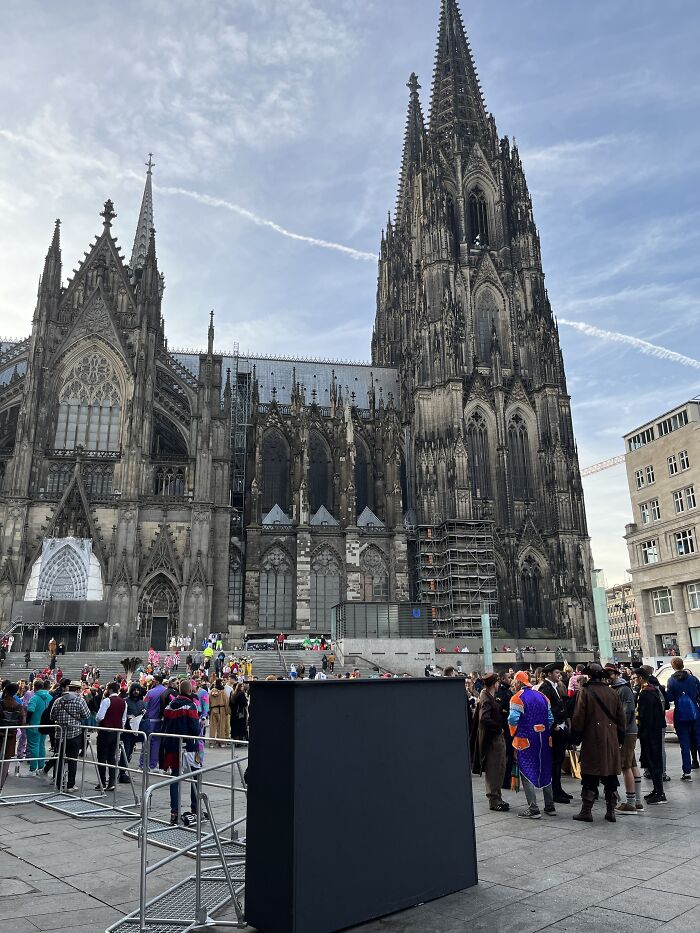 11/11 In Cologne … I Have To Go To Work And Carnivalist Are All Over The Place