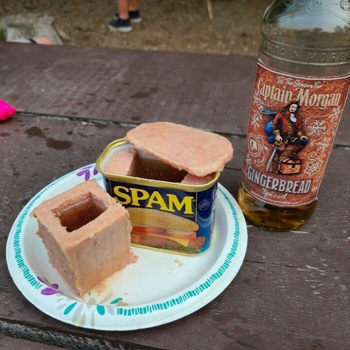 Vaso para tragos hecho de spam