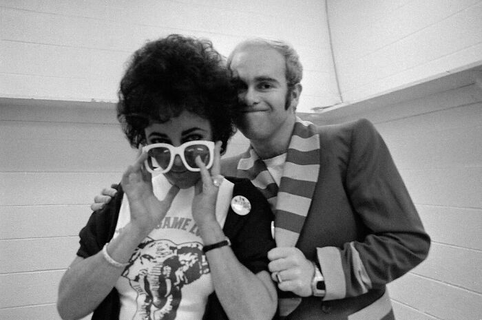 Elizabeth Taylor Visiting Elton John Backstage At The Spectrum In Philadelphia, 1976. Photos By David Nutter