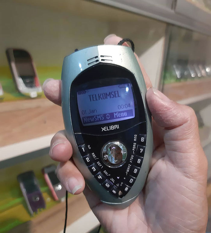 Siemens Xelibri X4 The Shape Is Super Unique. Like A Ladybug