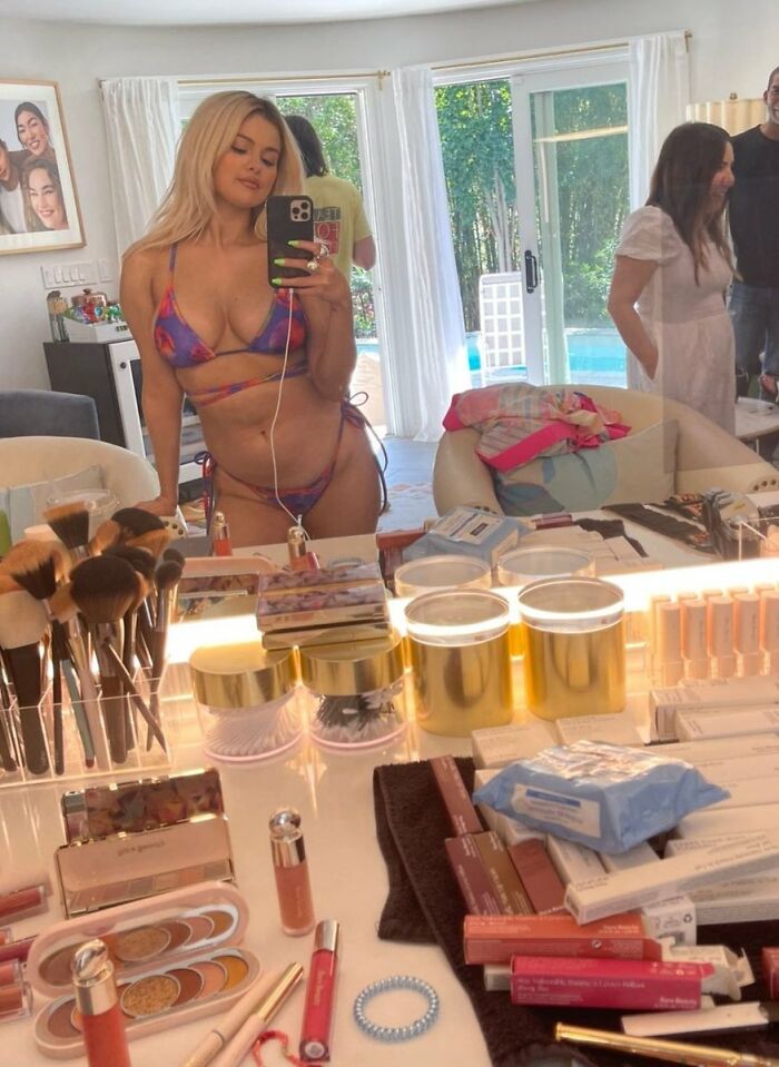 When Selena Gomez Shared This Behind-The-Scenes Shot From Her New Unretouched Photo Shoot For La’mariette