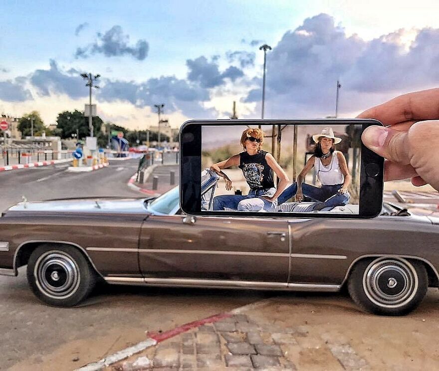 A combination of real-life scene with a pic on a smartphone