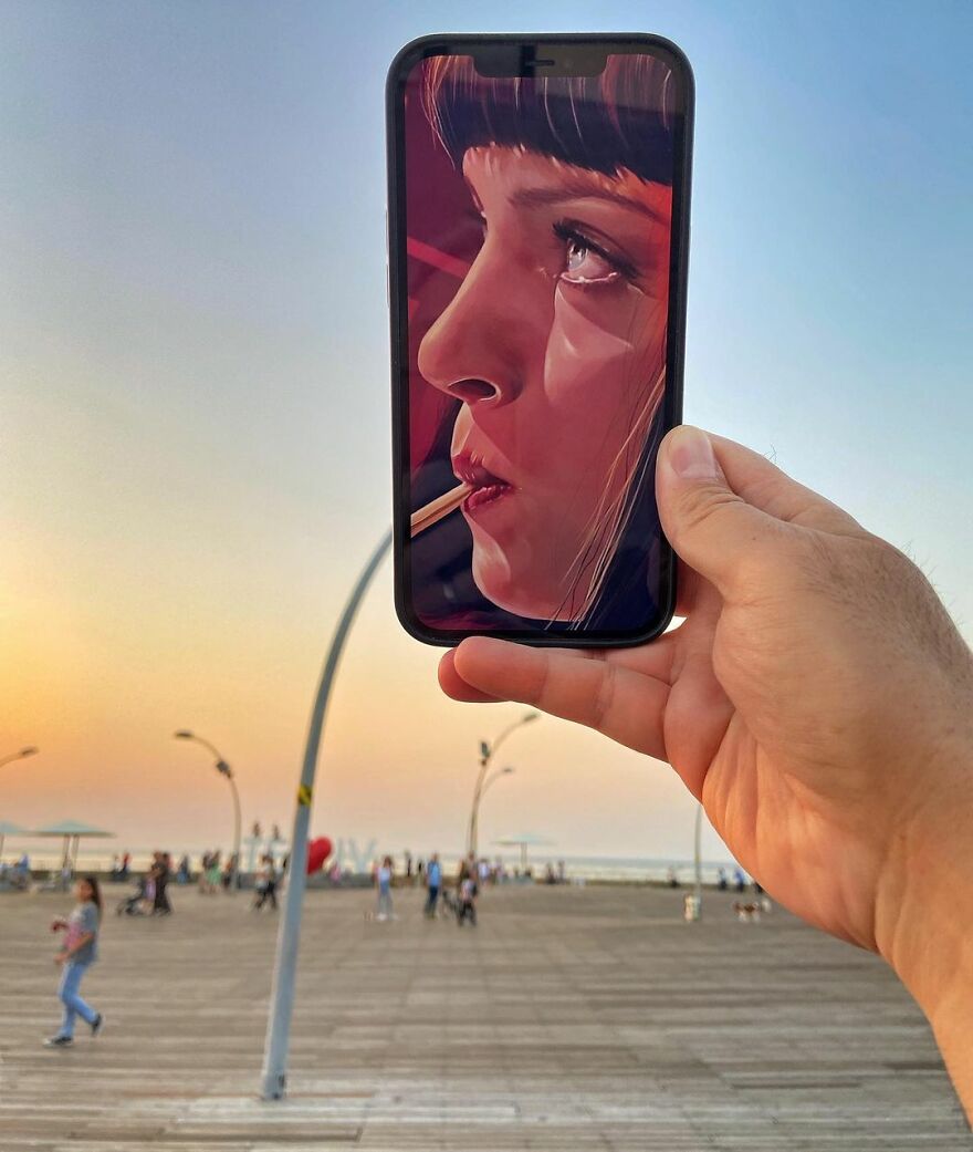 A combination of real-life scene with a pic on a smartphone