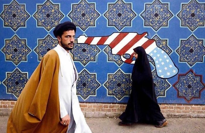 This Instagram Account Features Amusing Street Photographs And Has More Than 570 Thousand Followers (64 New Pics)