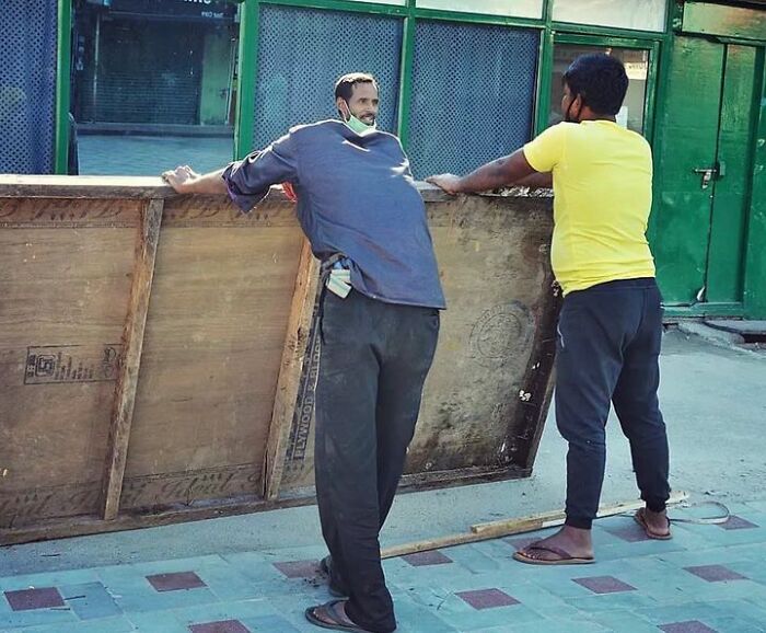 This Instagram Account Features Amusing Street Photographs And Has More Than 570 Thousand Followers (64 New Pics)