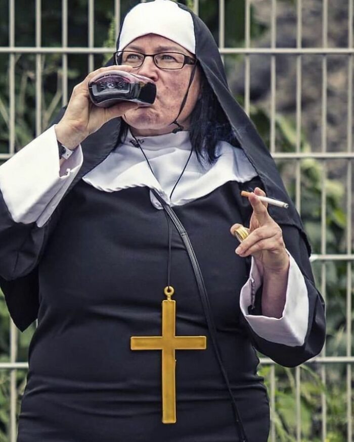 Instagram Account Collects And Shares Pictures That Capture Chance Encounters In Public Places (50 New Pics)