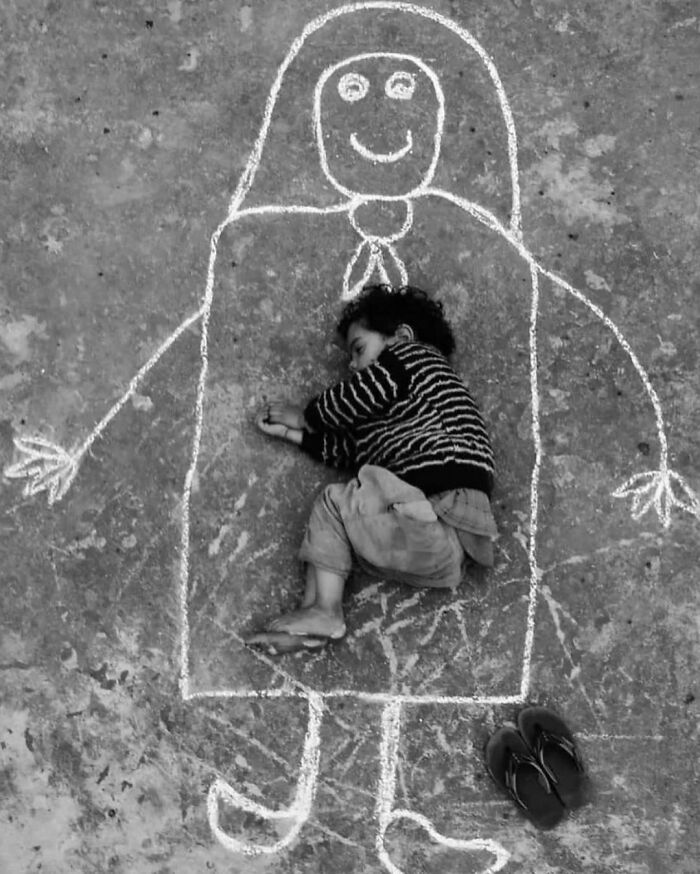 Instagram Account Collects And Shares Pictures That Capture Chance Encounters In Public Places (50 New Pics)