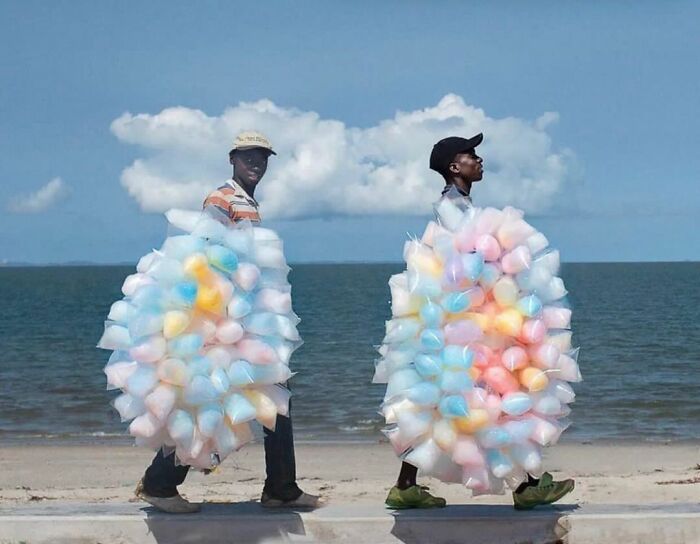 Instagram Account Collects And Shares Pictures That Capture Chance Encounters In Public Places (50 New Pics)