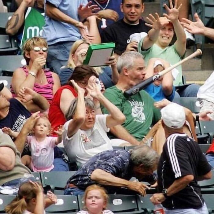 This Instagram Account Features Amusing Street Photographs And Has More Than 570 Thousand Followers (64 New Pics)