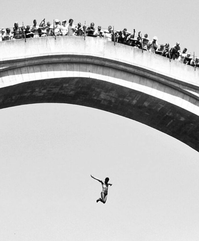 This Instagram Account Features Amusing Street Photographs And Has More Than 570 Thousand Followers (64 New Pics)