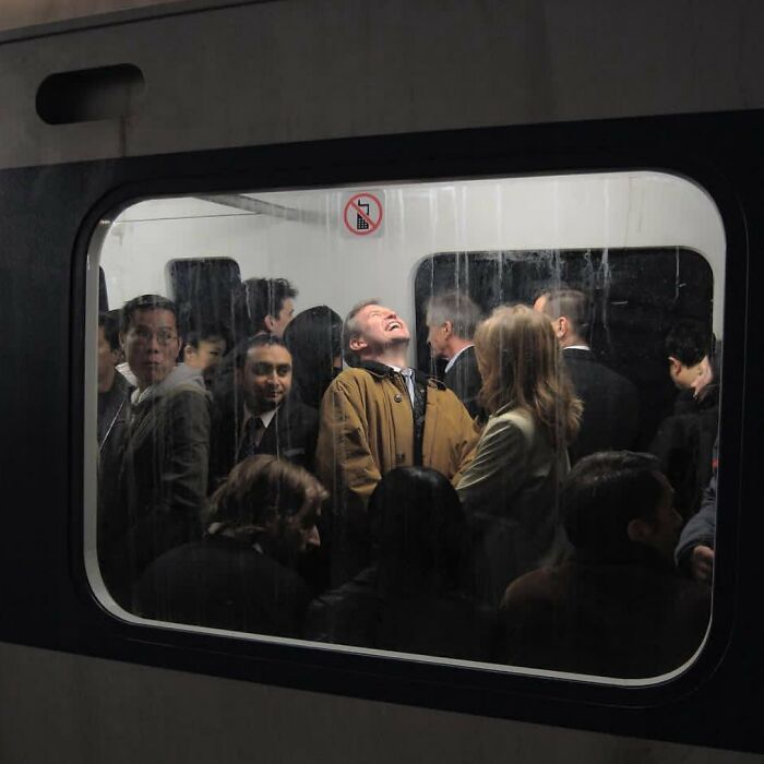 Instagram Account Collects And Shares Pictures That Capture Chance Encounters In Public Places (50 New Pics)