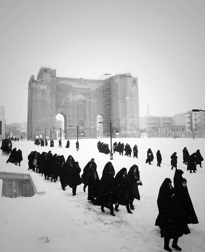 This Instagram Account Features Amusing Street Photographs And Has More Than 570 Thousand Followers (64 New Pics)