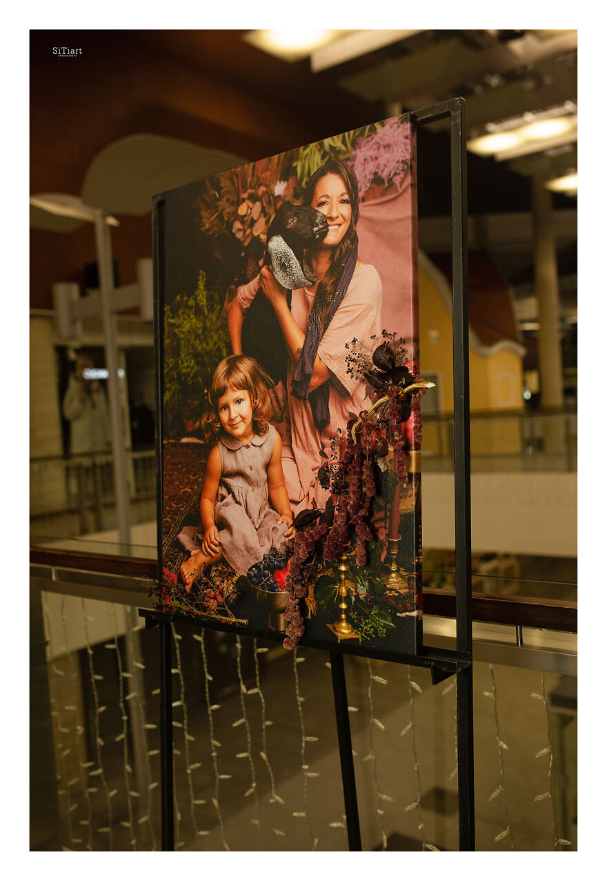 A Fellow Florist And I, The Photographer, Made 11 Portraits Of Months Using Live Flowers To Highlight The Genuineness Of Each Season