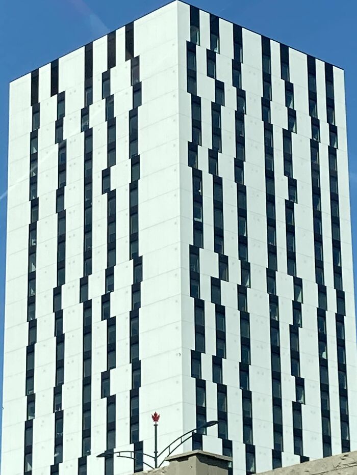 Siempre que veo estas ventanas tengo que echarles un segundo vistazo, aunque no por una buena razón