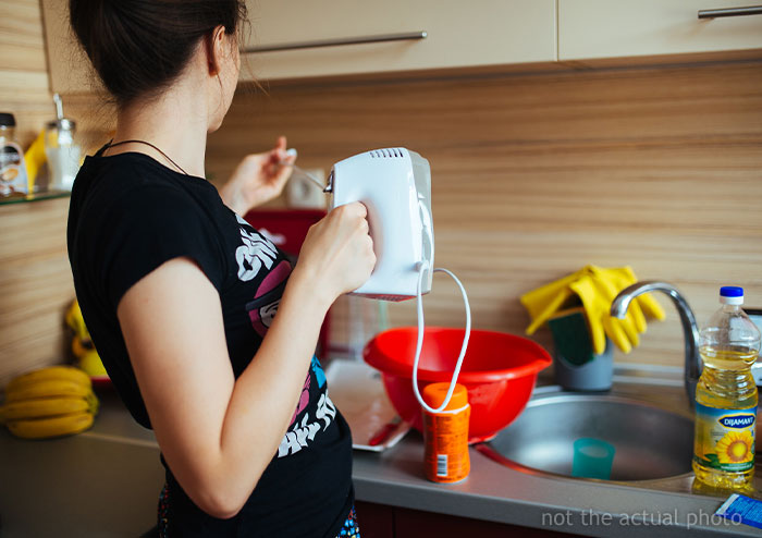 “I Took Her Key”: Mom Gets Banned From Her 24 Y.O. Daughter’s House For Purposefully “Sabotaging Her Kosher Kitchen”