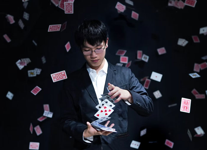 30 Party Hosts Share Their Knowledge On How To Throw A Party That's Fun For Everyone