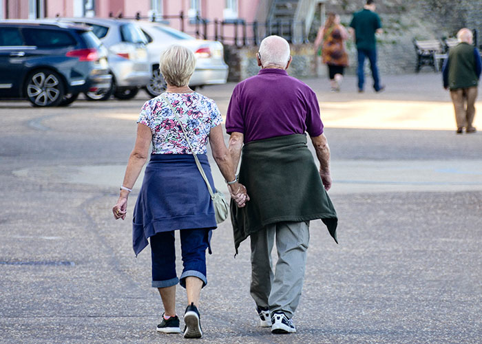 Someone Asks Childfree People Over 40 How They Feel About Not Having Kids, Gets 30 Honest Answers