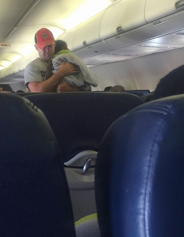 On My Flight Back To Georgia I Saw A Man Who Offered To Help This Woman Because She Was Pregnant And Alone On The Flight And Her Son Was Upset And Fussy