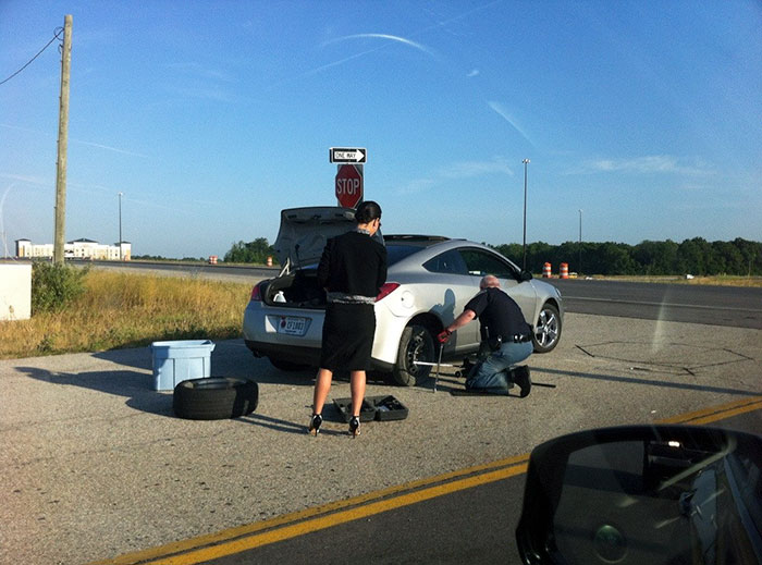 Indianapolis Officer Being A Gentleman