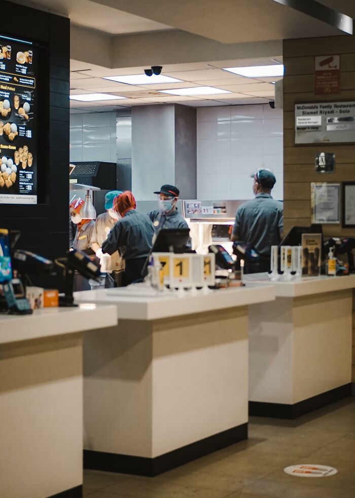 Employees Stop Going Above And Beyond At Work And Join The "Quiet Quitting" Trend, Here's What People Have To Say About It (30 Answers)