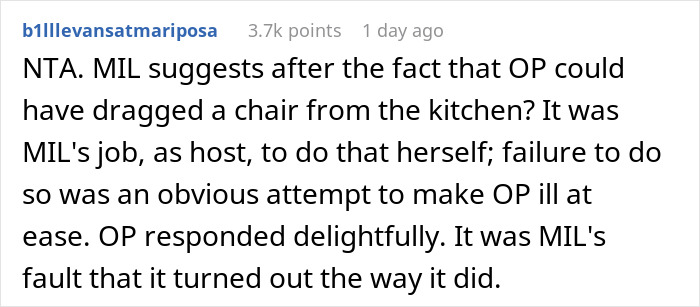 Woman Sits On Husband's Lap During Thanksgiving, Making It Very Awkward For His Mom And His Ex That She Invited To The Dinner