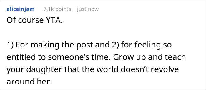 Karen Mom Gets Mad As A Famous Person Doesn't Pay Attention To Her Daughter In A Store, Bashes Her On Social Media In Return