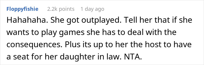 Woman Sits On Husband's Lap During Thanksgiving, Making It Very Awkward For His Mom And His Ex That She Invited To The Dinner