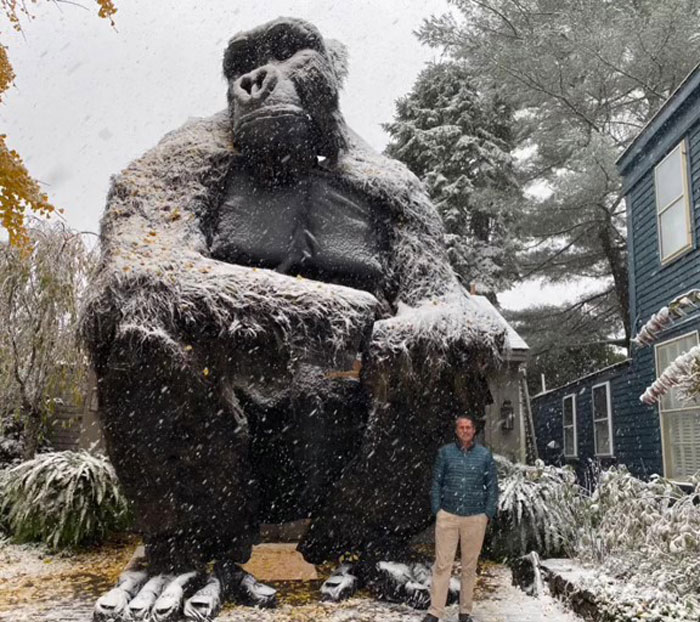 Every Year, This Talented Architect Dad Builds Something In The Driveway For Halloween, And Here Are 8 Of The Most Impressive Sculptures Every Year, This Talented Architect Dad Builds Something In The Driveway For Halloween, And Here Are 8 Of The Most Impressive Sculptures