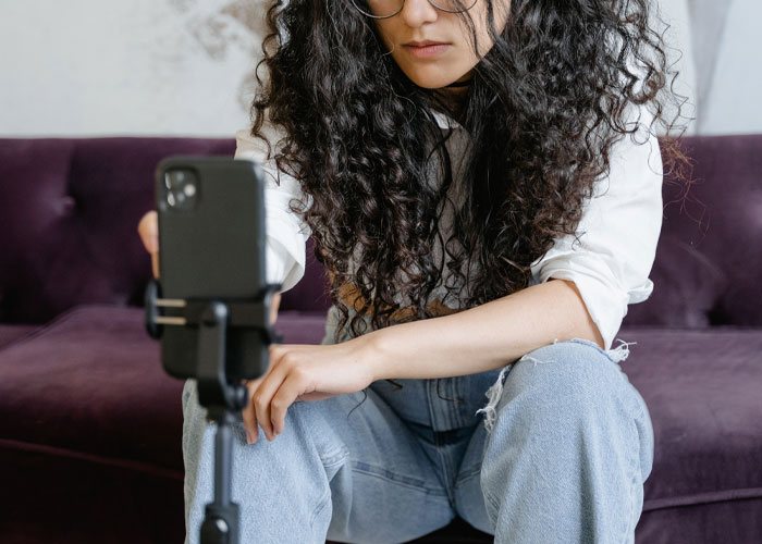 Mom Asks For Advice After She Finds Out Her Adult Daughter Has Been Making TikToks About How She "Traumatized" Her, So She Disconnects The Internet Mom Asks For Advice After She Finds Out Her Adult Daughter Has Been Making TikToks About How She "Traumatized" Her, So She Disconnects The Internet