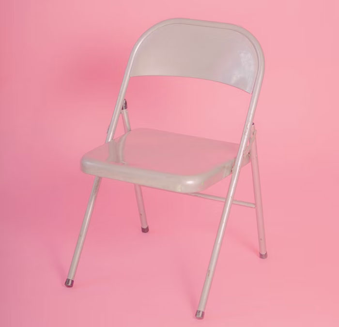 The Internet Applauds This Woman For Exposing Entitled Colleague Who&rsquo;d Been Faking A "Sprained Ankle" For 2&frac12; Weeks