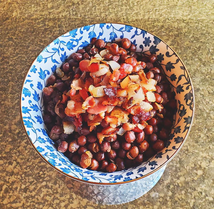 Latvia, Pelēkie Zirņi Ar Speķi