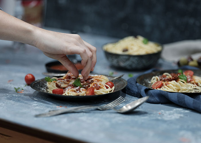 “If You Use A Glass Cutting Board, We Can’t Be Friends”: 50 People Share Their Most “Gatekeeping” Culinary Opinions