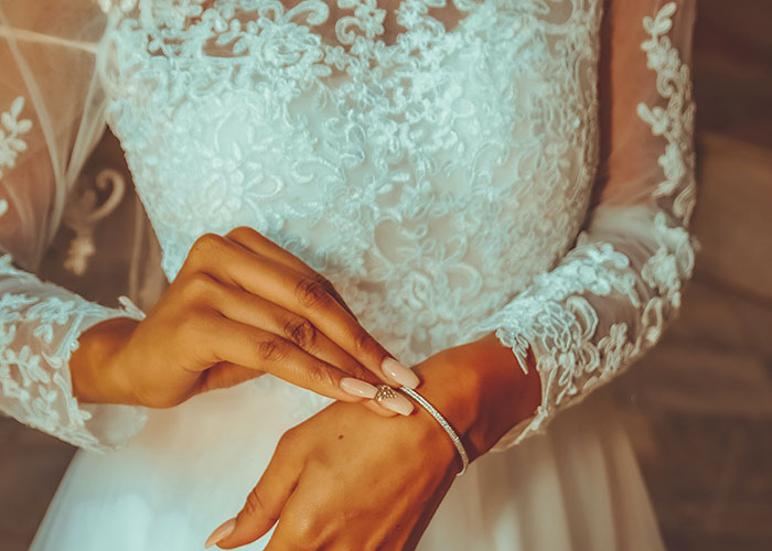 Guy Refuses To Go To GF's Brother's Wedding Because She Will Be Wearing A White Dress, She Sees Nothing Wrong With It Because There Will Be No Bride Guy Refuses To Go To GF's Brother's Wedding Because She Will Be Wearing A White Dress, She Sees Nothing Wrong With It Because There Will Be No Bride
