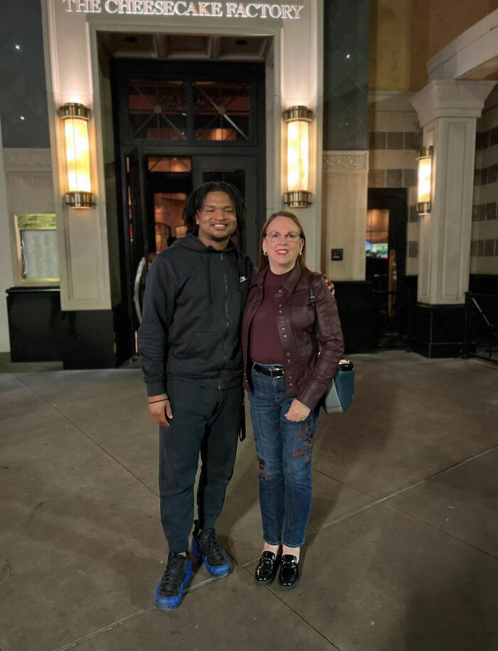 Grandma And ‘Stranger’ Shared 7th Thanksgiving Together After She Accidentally Sent Him An Invitation Years Ago Grandma And ‘Stranger’ Shared 7th Thanksgiving Together After She Accidentally Sent Him An Invitation Years Ago