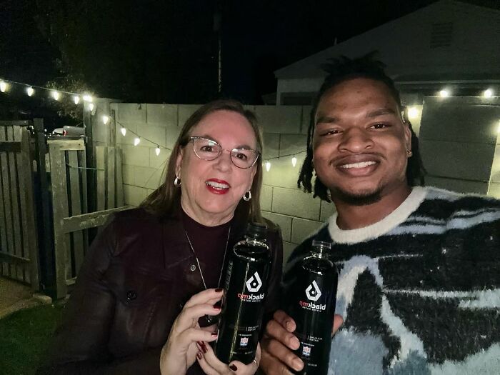 Grandma And ‘Stranger’ Shared 7th Thanksgiving Together After She Accidentally Sent Him An Invitation Years Ago Grandma And ‘Stranger’ Shared 7th Thanksgiving Together After She Accidentally Sent Him An Invitation Years Ago