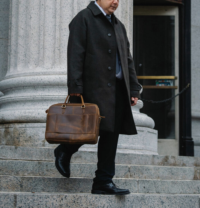 CEO Leaves Work At 5 PM And Never A Minute Later, Employee Learns Why He's Doing It And Shares How It's The Opposite Of A Toxic Work Culture CEO Leaves Work At 5 PM And Never A Minute Later, Employee Learns Why He's Doing It And Shares How It's The Opposite Of A Toxic Work Culture