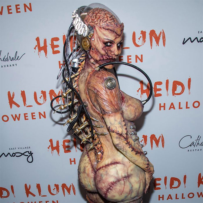 Heidi Klum Unveils This Year’s Costume, And It Once Again Reminds Everyone Why She’s The Queen Of Halloween Heidi Klum Unveils This Year’s Costume, And It Once Again Reminds Everyone Why She’s The Queen Of Halloween